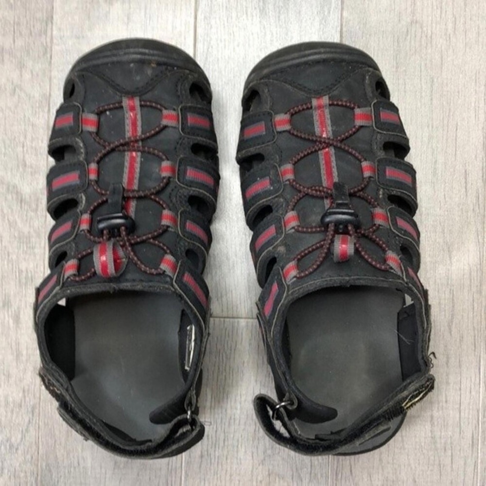 Boy's khombu size 1‎ water shoes sandals